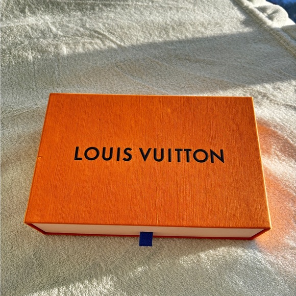 Louis Vuitton Band Tribute to Alma Noir - Picture 8 of 10